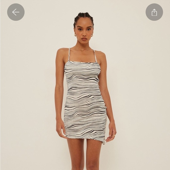 NA-KD Squared Neck Mini Dress - Picture 2 of 10